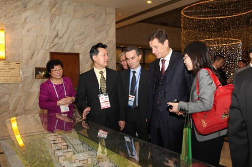 俄罗斯副总理茹科夫视察格林伍德展台